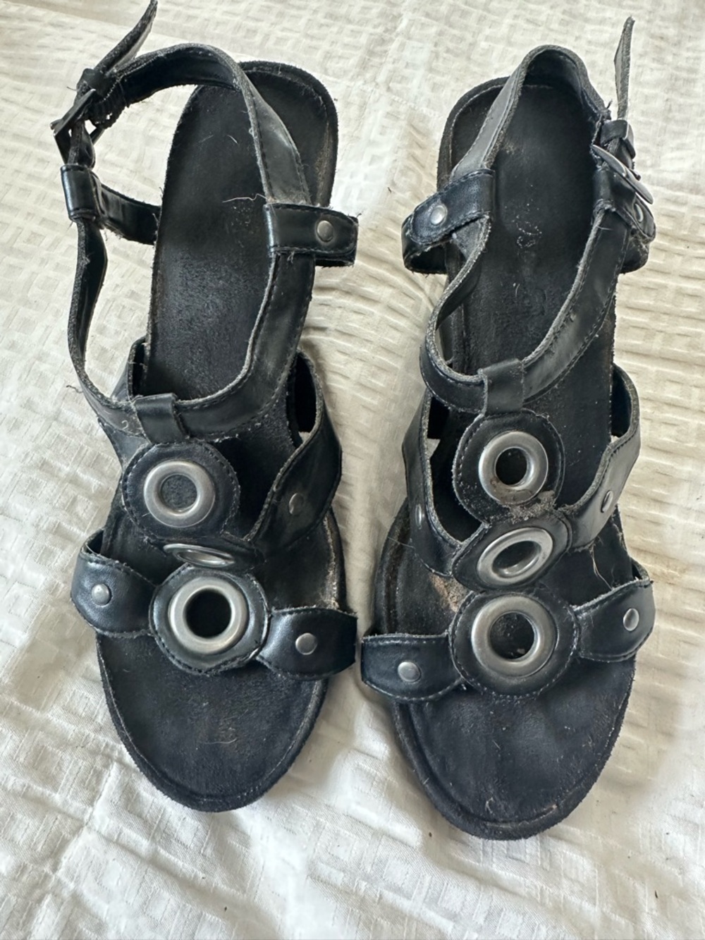 AEROSOLES Black Grommet Strap Women's Sandals